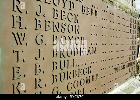 Namen der verstorbenen Soldaten auf Aberystwyth Kriegerdenkmal Stockfoto