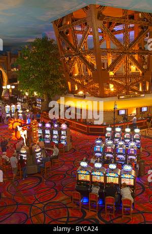 Im Casino bei Paris Las Vegas Hotel and Casino, Las Vegas, NV Stockfoto