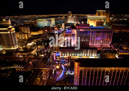 Luftaufnahme des Las Vegas Strip bei Nacht, Las Vegas, Nevada Stockfoto
