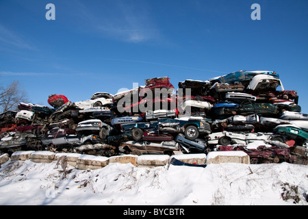 Schrott Metall Schrottplatz mit zerquetschten Autos USA Stockfoto