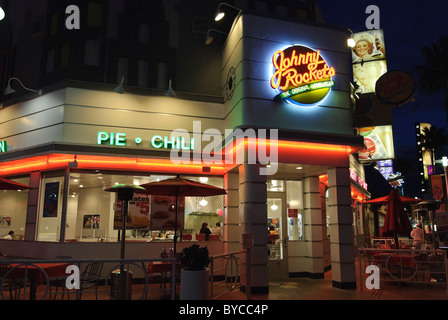 Johnny Rockets Restaurant in der Nacht. Stockfoto