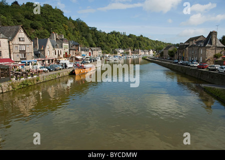 Dinan, Bretagne Frankreich - an den Ufern des Flusses La Rance Stockfoto