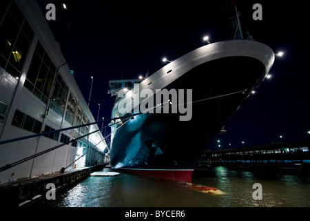 MS Queen Victoria Ozeandampfer festgemacht am Pier 88 in New York City am 13. Januar 2011 Stockfoto