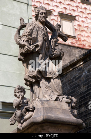 Prag - St. John Nepomuk Statue an der Schlosstreppe von Brokoff Josef Jan Michal (1709). Stockfoto