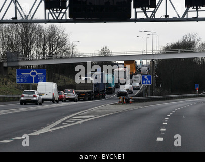 Fahrt auf Autobahn M27 in Hampshire UK, Kreuzung der M271 Stockfoto