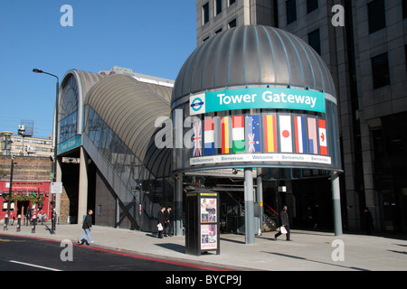 Eingang zur Station Tower Gateway Docklands Light Railway (DLR), London, UK. Stockfoto