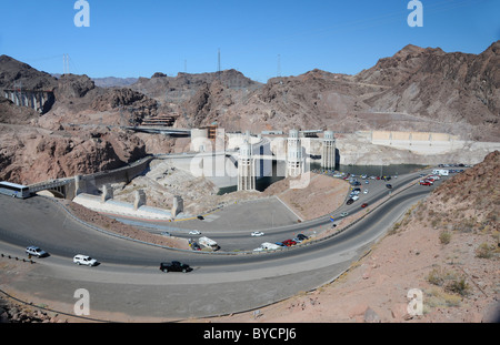 Hoover-Damm eine konkrete Bogen-Staumauer im Black Canyon des Colorado River zwischen den US-Bundesstaaten Arizona und Nevada Stockfoto