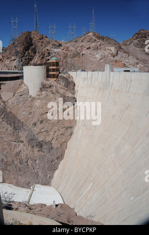 Hoover-Staudamm der Welt 35th-largest erzeugenden Station konkrete Bogen-Schwerkraft Wasserkraftwerk im Black Canyon des Colorado River Stockfoto