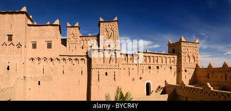 Panorama von der Dachterrasse Panorama von Weltkulturerbe Kasbah Amerhidil verstärkt Schlamm Festung in skoura Oasis Palm Grove Marokko Stockfoto