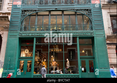 Mango Store auf Broome Street in SoHo, New York City, USA Stockfoto