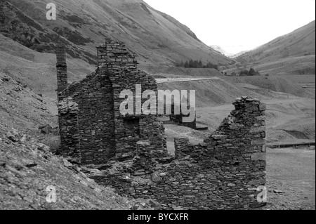 Eines der vielen Ruinen von Cwmystwyth Silber/Bleiminen in Mid Wales. Der ehemalige Cwmystwyth führen Mine im oberen Afon Ystwyt Stockfoto