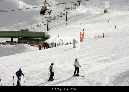 Skifahren auf den Pisten auf den Col Rodela Skifahrer in der Nähe von The Passo Sella Sellajoch Selva Val Gardena-Dolomiten-Italien Stockfoto