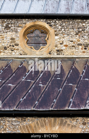 Äußere Detail. St. Marien Kirche, alte Hunstanton. Stockfoto