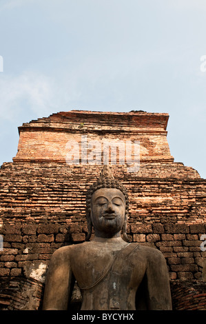 Buddha-Statue, Wat Mahathat, Sukhothai Historical Park, Thailand sitzen Stockfoto