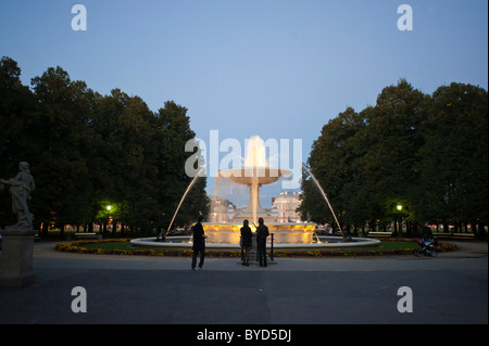 Brunnen in einem Park, Warschau, Masowien Provinz, Polen, Europa Stockfoto