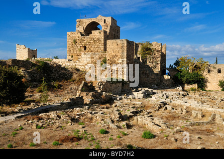 Kreuzfahrerburg in die archäologische Stätte von Byblos, UNESCO-Weltkulturerbe, Jbail, Libanon, Nahost, Westasien Stockfoto