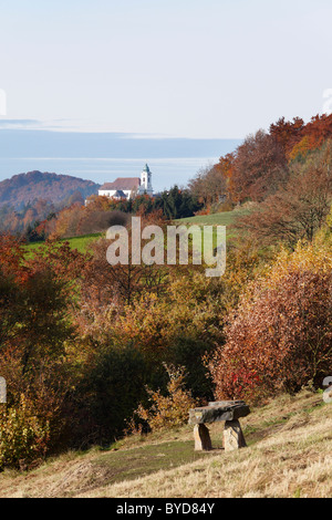 Wallfahrtskirche Maria Langegg Wallfahrtskirche und keltische Megalith Repliken, Geyersberg, Bergen-Gemeinde in der Stockfoto