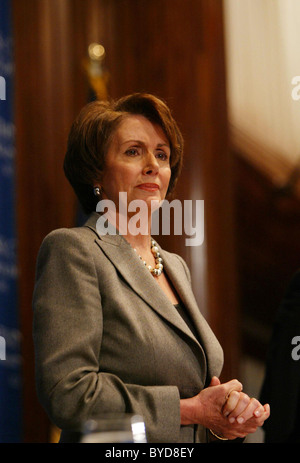 Amerikas erste Frau Sprecher des Repräsentantenhauses Nancy Pelosi sprach mit Senate Majority Leader Harry Reid in der nationalen Presse Stockfoto