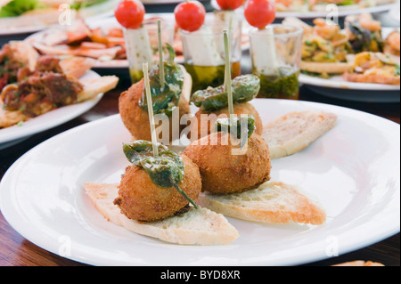 Tapas, spanische Küche, Teguise, Lanzarote, Kanarische Inseln, Spanien, Europa Stockfoto