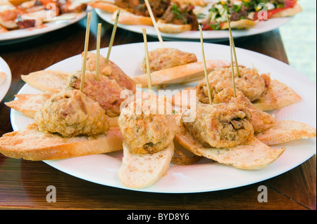 Tapas, spanische Küche, Teguise, Lanzarote, Kanarische Inseln, Spanien, Europa Stockfoto