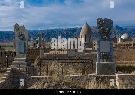 Muslimischen Friedhof zwischen Bischkek und Song Koel, Kirgisien, Zentralasien Stockfoto