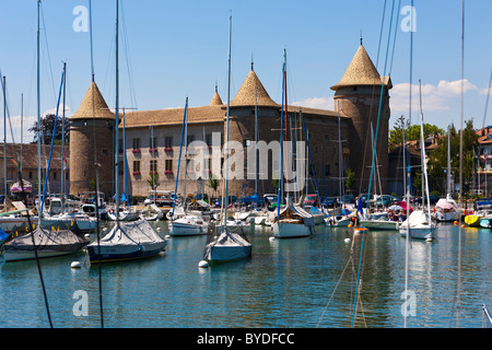 Hafen von Morges vor Morges Burg, Genfer See, Kanton Waadt, Schweiz, Europa Stockfoto