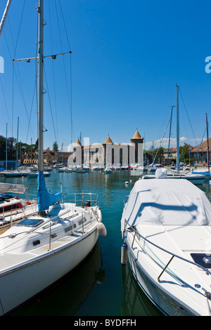 Hafen von Morges vor Morges Burg, Genfer See, Kanton Waadt, Schweiz, Europa Stockfoto