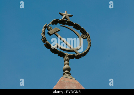 Hammer und Sichel, die Zeichen des Kommunismus, Bishkek, Kirgisien, Zentralasien Stockfoto