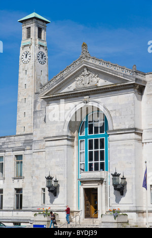 Der Uhrturm und der Einstieg in den Südflügel des The Civic Centre, Southampton, Hampshire, England, Vereinigtes Königreich Stockfoto