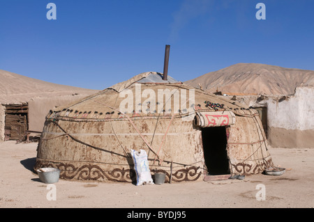 Einsame Jurte in Bununkul, Pamir Berge, Tadschikistan, Zentralasien Stockfoto