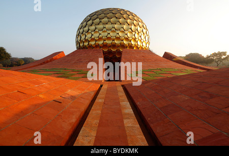 Morgen am Matrimandir, mystischer Ort, Tempel und größten Heiligtum in Auroville, Sri Aurobindo Ashram, Pachayankuppam Stockfoto