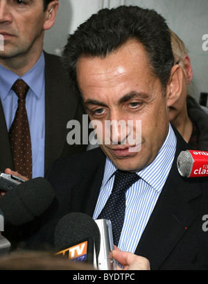 Nicolas Sarkozy, französischer Innenminister ein Arbeitsamt in Marylebone, London zu besuchen. Der Minister der gekippt werden Stockfoto