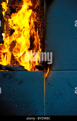 Brennende Holzplatten Stockfoto