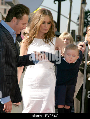 Mark Burnett, Melania Trump und ihr Sohn Barron William Trump Donald Trump geehrt mit dem 2,327th Stern auf dem Hollywood Walk Stockfoto