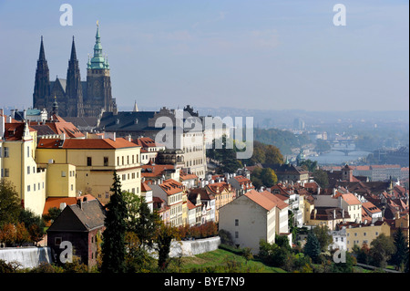 Gotische St.-Veits-Dom, Palais Schwarzenberg, Vitava Flusses, Prag, Böhmen, Tschechische Republik, Europa Stockfoto