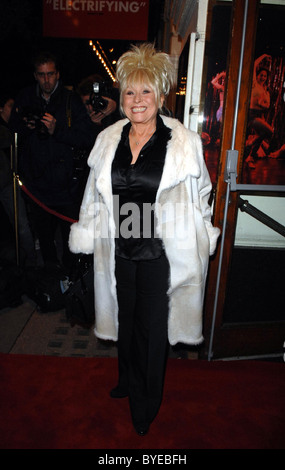 Barbara Windsor Guys and Dolls VIP Leistung am Piccadilly Theatre - Ankünfte London, England - 24.01.07 Stockfoto