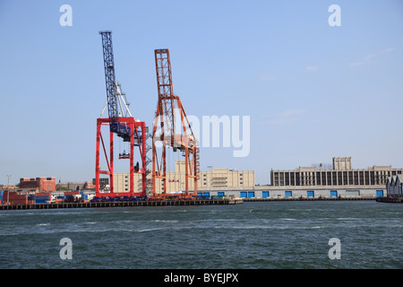 Buttermilch-Kanal, Brooklyn Waterfront, Containerhafen, New York City Stockfoto