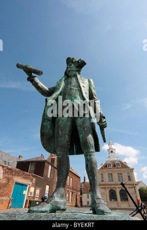 Statue von Kapitän George Vancouver (1757-1798) vor das Custom House in King's Lynn, Norfolk Stockfoto