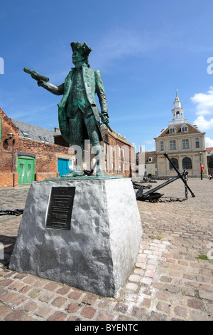 Statue von Kapitän George Vancouver (1757-1798) vor das Custom House in King's Lynn, Norfolk Stockfoto