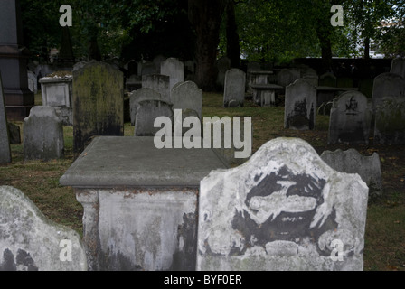 Gräber in Bunhill Fields Cemetery London E1 Stockfoto