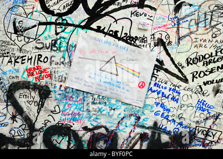 Graffiti an der Wand vor der Abbey Road Aufnahmestudios, London, Großbritannien - Aug 2009 Stockfoto