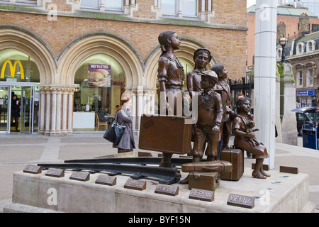 Skulptur statue Bronze von Frank Meisler & Arie Ovadia im Jahr 2006 in Dankbarkeit von Kindern von Kindertransport gespendet von Ajr & CBFWJR Stockfoto