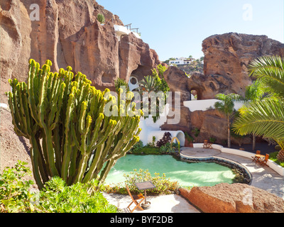 Die garden Pool im Lagomar sobald ein Haus von Omar Sharif von Cesar Manrique, jetzt eine Museum Nachtclub und Gourmet-Restaurant entworfen Stockfoto