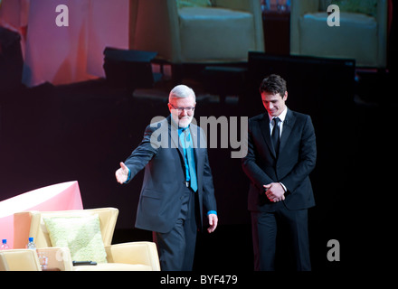 127 Hours Stern, James Franco, Spaziergänge auf der Bühne mit Filmkritiker Leonard Maltin Stockfoto