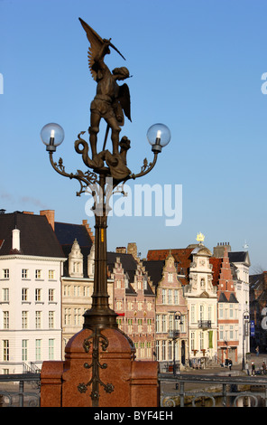 Sint Michielsbrug Brücke in die Altstadt, Brücke über den Fluss Leie, Drachentöter Statue, Gent, Ost-Flandern, Belgien Stockfoto