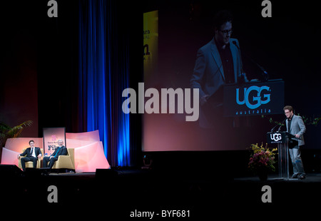 Ananas Express Stern, James Franco, vereint mit Freund und Co-Star, Seth Rogen auf der Bühne. Stockfoto