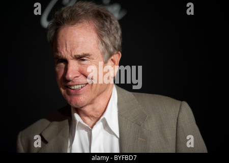 Warren Beatty geht den roten Teppich auf dem 26. Santa Barbara Filmfestival Stockfoto