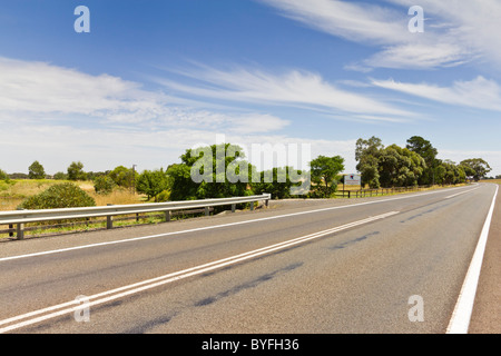 Lonely Highway in der Nähe von Toolen Vale, Victoria, Australien Stockfoto