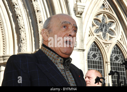 Mohamed Al Fayed kommt bei den Royal Courts of Justice in Verbindung mit einer anderen Anfrage in seinem Sohn Dodi Al Fayed und Stockfoto