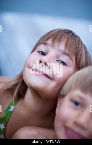 Nahaufnahme eines lächelnden jungen und Mädchen Stockfoto